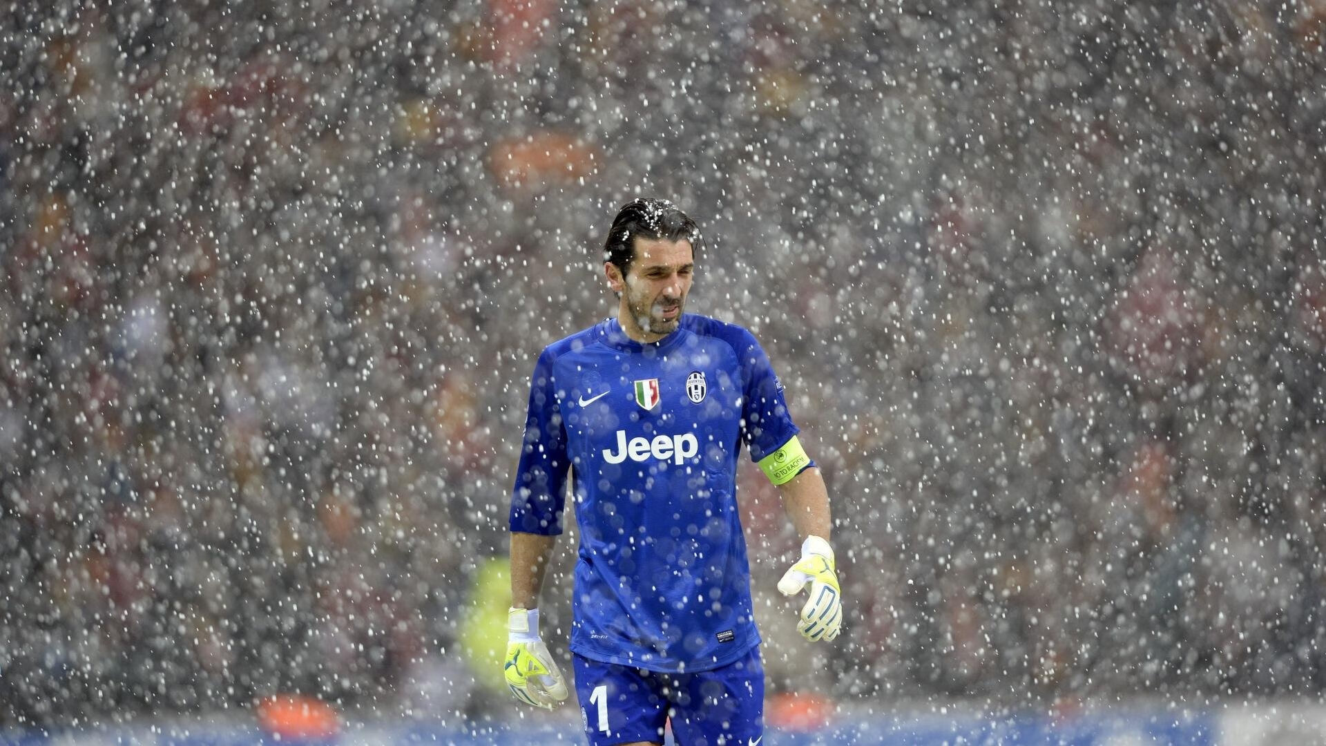 哥伦比亚骑手吉塔·日特科维奇荣获2024年最佳障碍赛骑手奖，表彰其卓越表现。